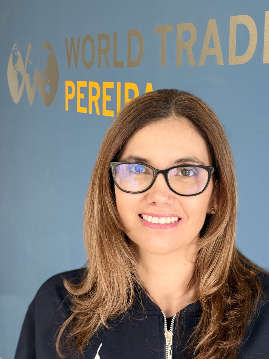 Mariela, Analista Comercial